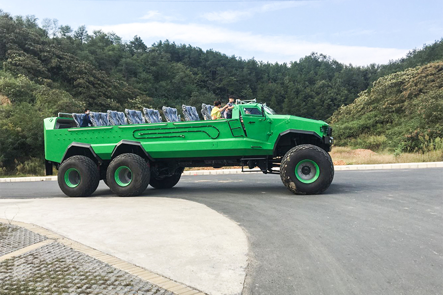 Camion safari dans le désert version 6 roues motrices